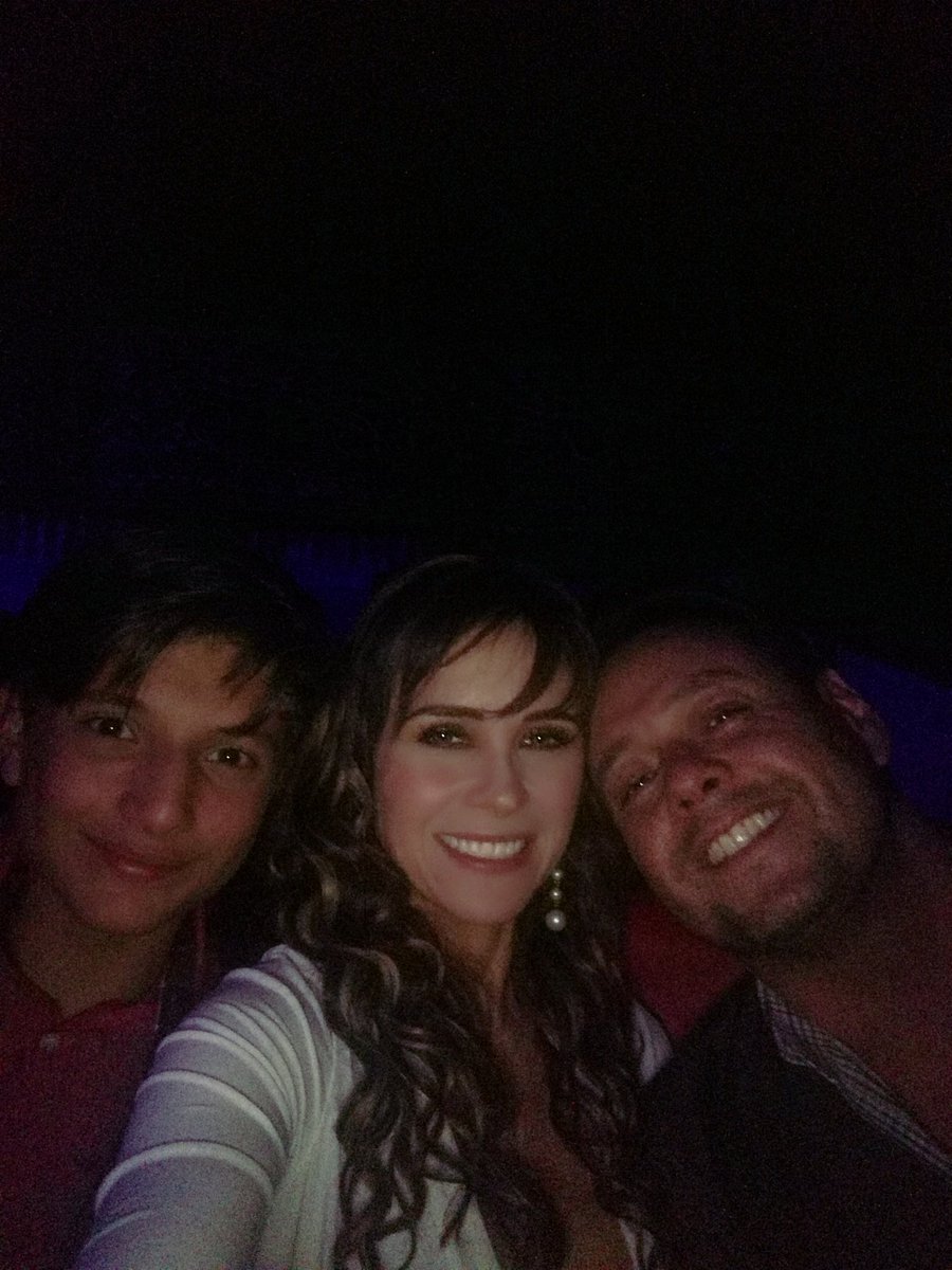 Que padre la pase con ustedes <a href="/miamigovidal/">Rodrigo Vidal</a> #Sebastián,faltaste  <a href="/RuvalcabaSoto/">karla ruvalcaba</a> @JORVIMANAGEMEN7 #circodelaspesadillas <a href="/TeatroMoliere/">Gran Teatro Molière</a>
