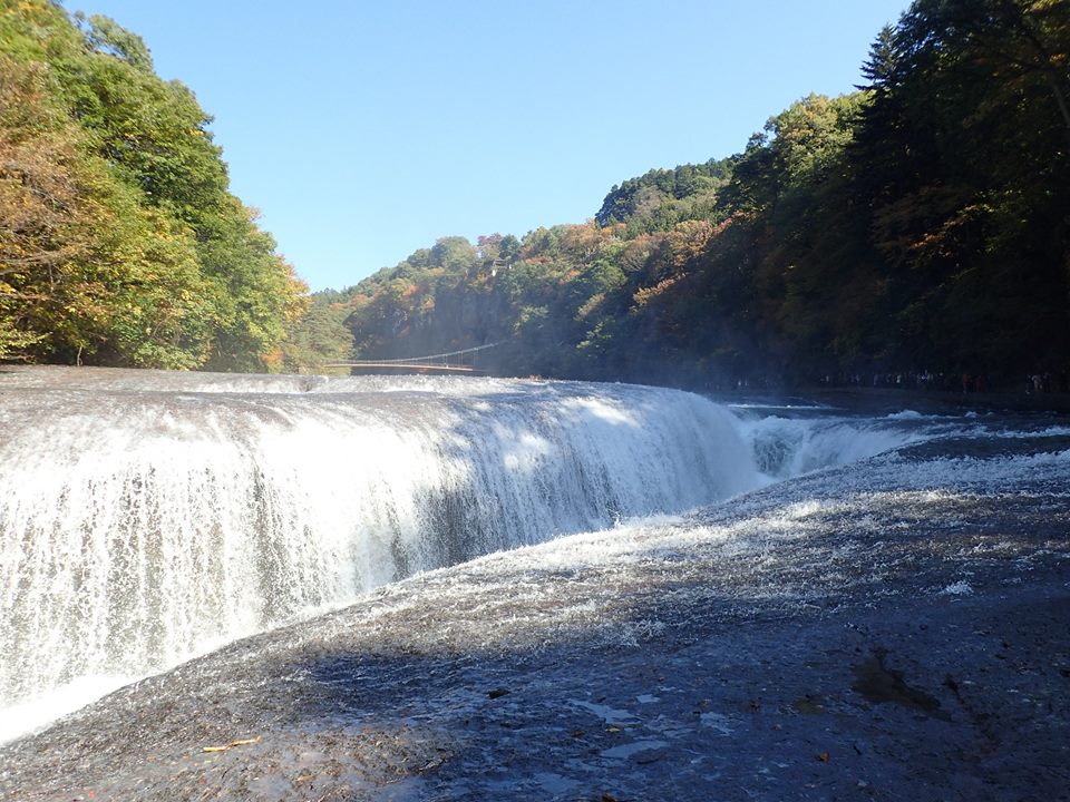 群馬県沼田市 吹割の滝の紅葉情報をお届けします いよいよ吹割の滝周辺の紅葉が見頃を迎えました 本日 10 27 撮影した写真を掲載します T Co Jbq7a5q2vz