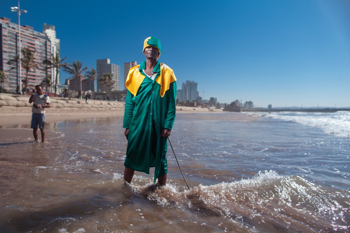 ICYMI: <a href="/kevingossross/">Kevin Goss-Ross</a>'s photo series of 'The Mile' is absolutely stunning.

durbanisyours.co.za/2017/10/the-mi…