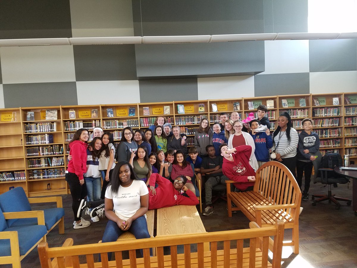 LivengoodMath's tweet photo. Our Green Dot Student Leadership Training this week was full of great fun and learning! #Hgreat #belikeapineapple #standtall #besweet https://t.co/RFRpKb0mjx