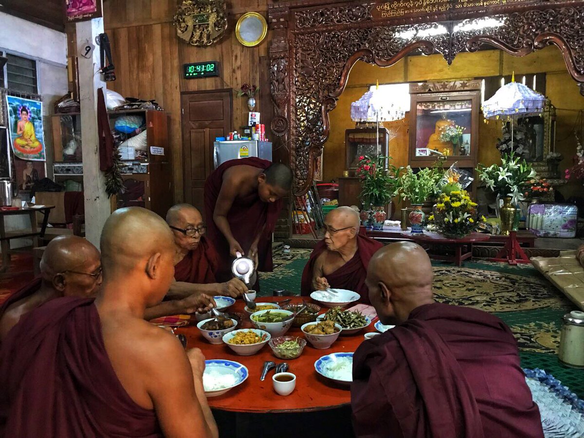 HotelAtTharabar's tweet photo. Kathina (Kahtain Festival) of Thrarabar 
 #KaHtainFestival #Kathina #TharabarHotel #TraditionalEntertainment #OldBagan https://t.co/yeCCiWupqE