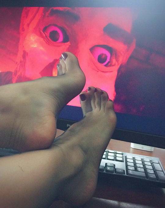 #Royal #Feet to die for. https://t.co/XiV7dXZYMV #lifeinred @JasminDotCom @King_Maximuss @RTSlutt @RT4FD<a href="/tag/royal"class="tags">#Royal</a><a href="/tag/feet"class="tags">#Feet</a><a href="/tag/lifeinred"class="tags"><span>#lifeinred</span></a>