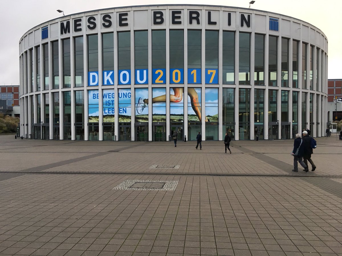 joergansorg's tweet photo. Auf geht’s zum letzten Kongresstag #DKOU17. Themenschwerpunkt #Digitalisierung und #eHealth in O&U. Raum Budapest. 4 Sessions vom #BVOU https://t.co/gyJPOHzjSb