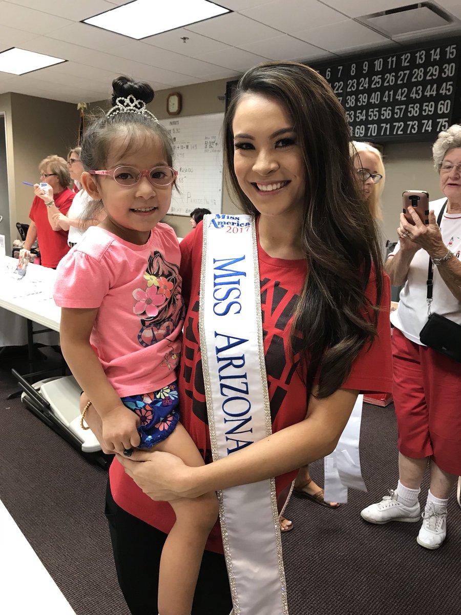 MissAmericaAZ's tweet photo. It’s National #DayoftheDeployed 🇺🇸 Grateful for everyone’s efforts @ last night’s @azmfsg October Care Packing! We salute you ❤️#MissArizona https://t.co/Z8cyBDc45r