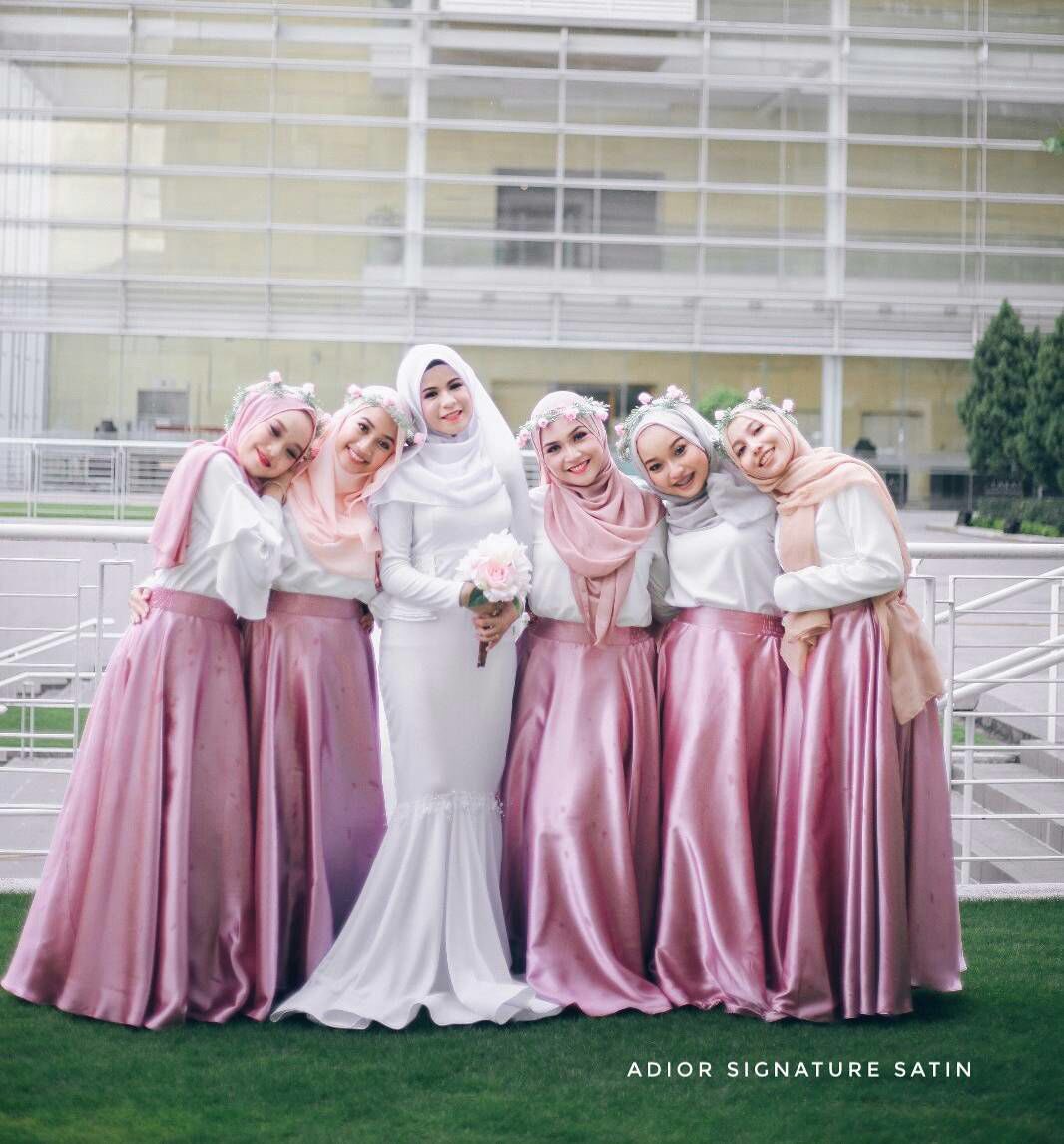 ladysskirt's tweet photo. Skirt kembang 7 METER fabrik yang flowy macam ni siap ada kain dalam full lining pulak lagi ? 😍🌹

Dm @ladysskirt 📩
https://t.co/mjme8zgKXP 📲 https://t.co/eSFlPLu7HU