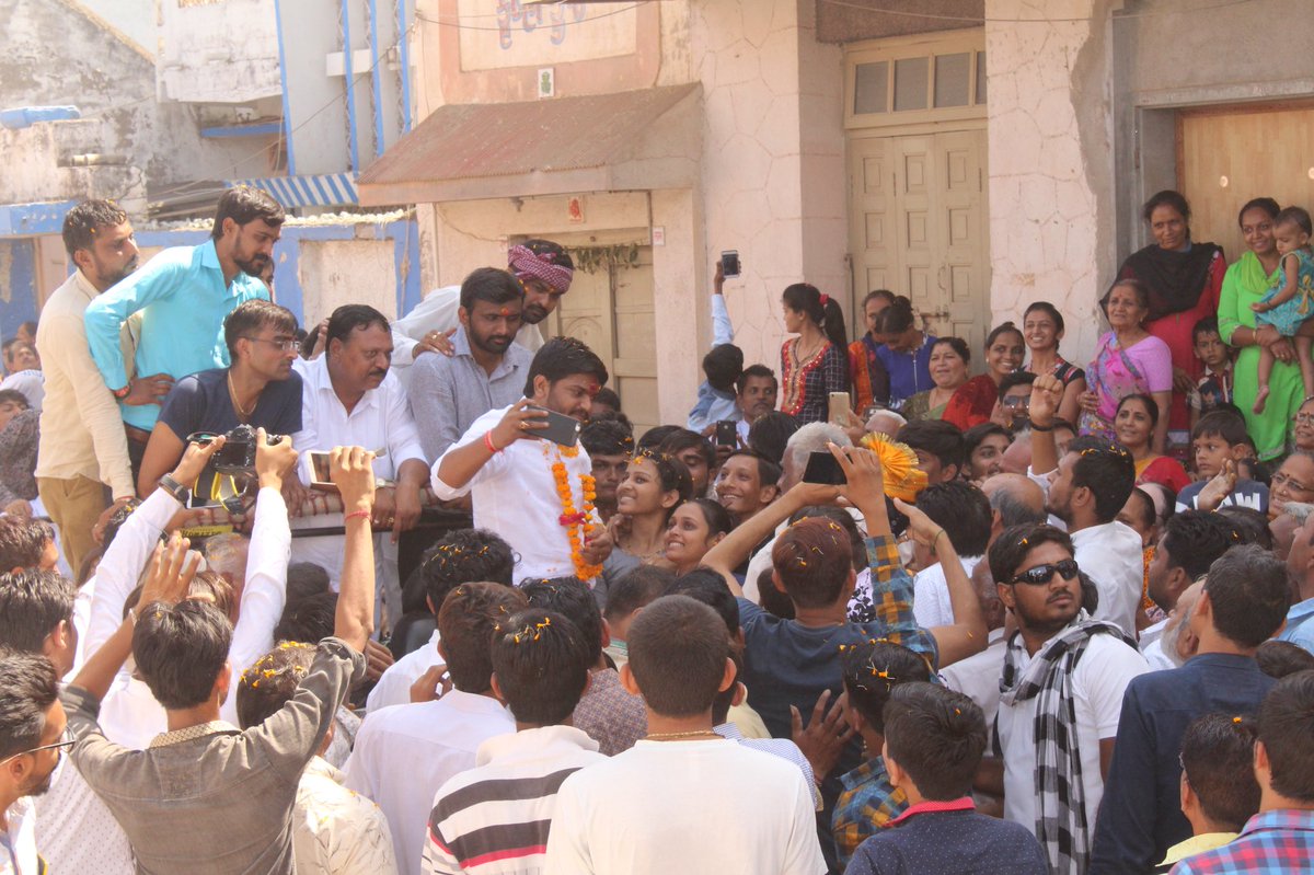 HardikPatel_'s tweet photo. अमरेलि ज़िल्ले के सबसे बड़े चलाला गाँव में स्वाभिमान मार्च और महिलाओं से संवाद किया !
अमरेलि ज़िल्ले में बड़ी संख्या में दुखी किसान हैं। https://t.co/1XjemzBlGq