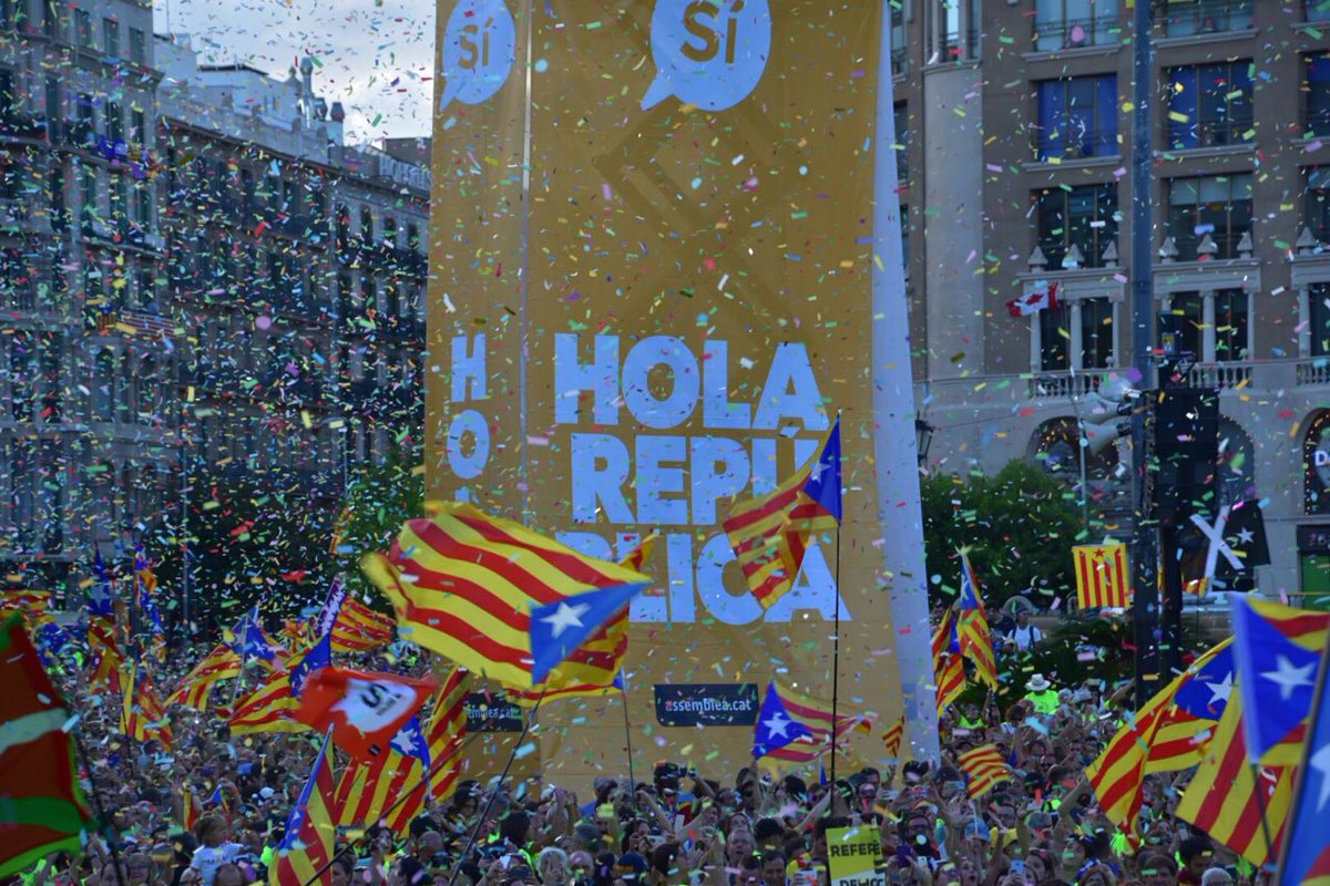 CridaComunista's tweet photo. La @CridaComunista està preparada per defensar la República fins al final. Avui, el @parlament_cat ha de fer efectiu el resultat de l'1O! https://t.co/CFJ4qU1ggO