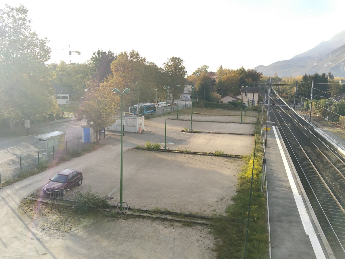 busconducteur's tweet photo. Un Agora quittant la gare de St Egrève St Robert direction Grenoble Presqu'île 😉 #UrbanWayOfLife #Proximo22 https://t.co/2mbHZpKy3z