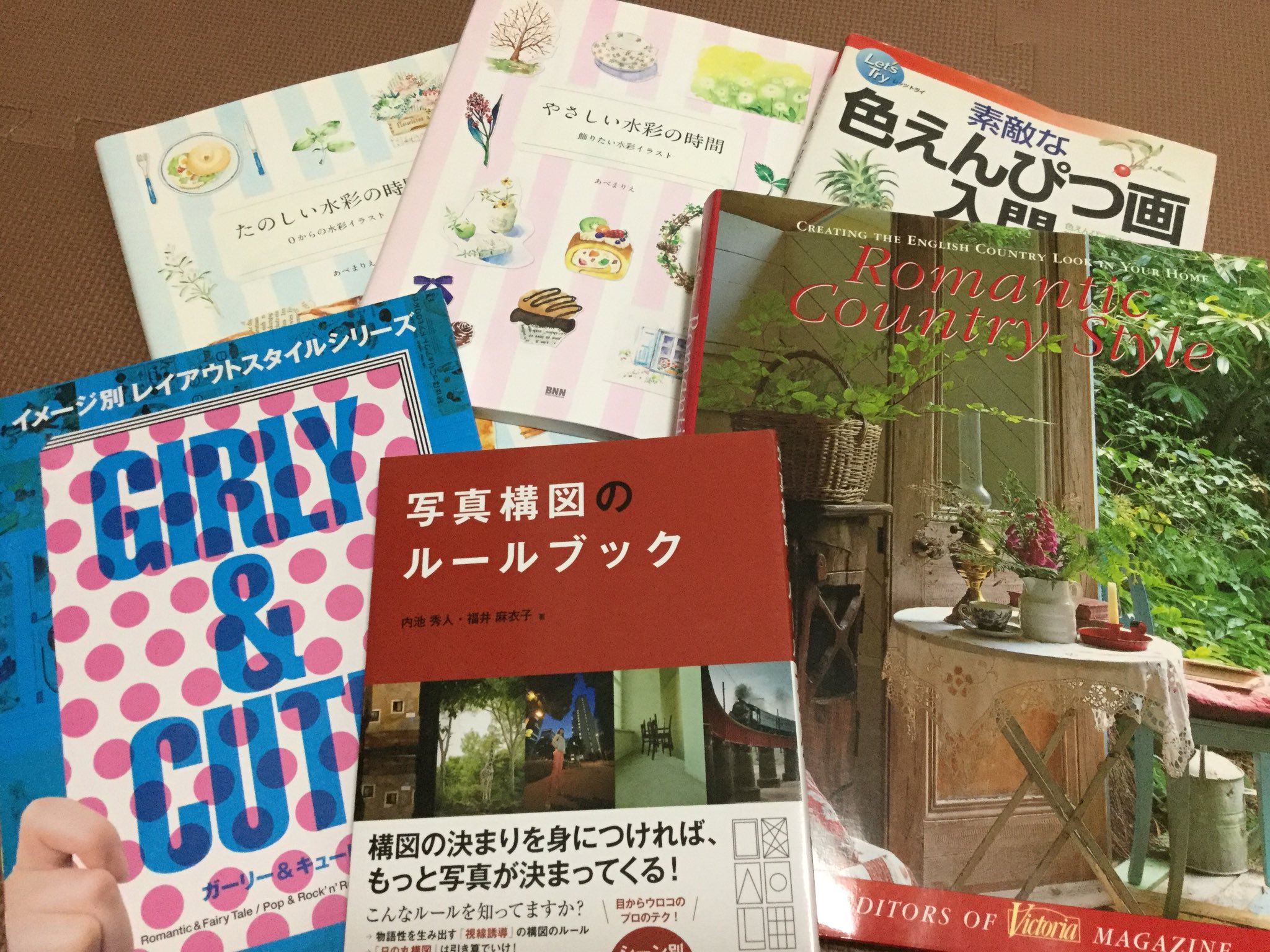 Twitter 上的 夏目ちおり 絵に使ってる資料晒す 雑誌や広告をスクラップして練習してる 子供と雑貨大好き 本は ちゃんとしたポーズ集や技法書は持ってなくて好きなものを集めてる感じ 資料ちゃんと探して買おうかなあ T Co Wzxzhvozpt Twitter