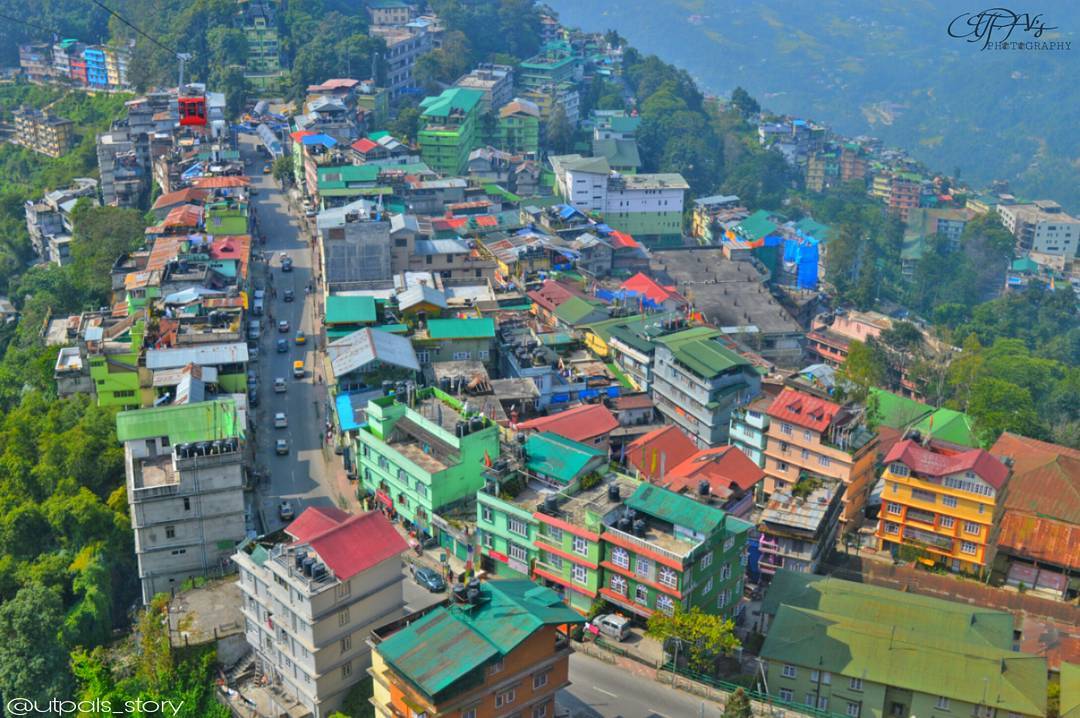 sevendiary's tweet photo. Breathtaking landscape of #Gangtok, the capital of #Sikkim. More info https://t.co/pifRGJWCEy https://t.co/kfcopNfzRL