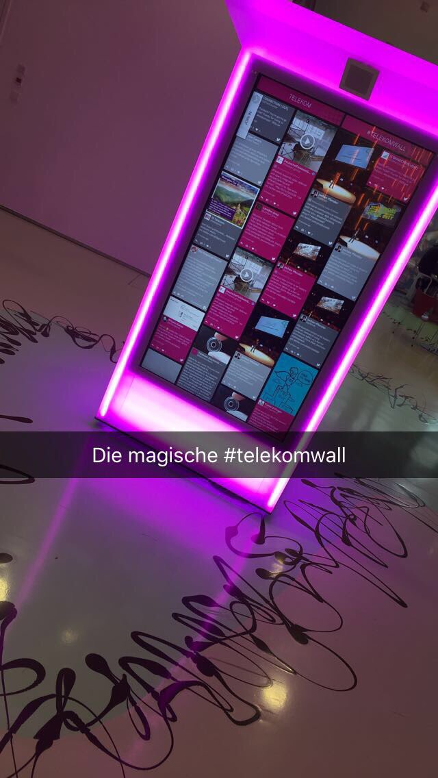 evapoppe3012's tweet photo. #telekomwall total fasziniert https://t.co/pNuSr7OnEI