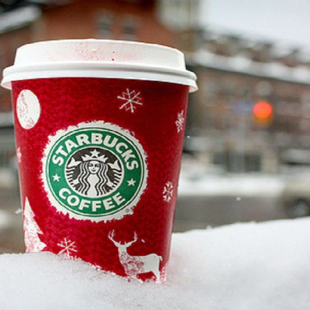 It isn't #Starbucks Christmas without the return of our Fudge Hot Chocolate. Available right now for MSR holders. #HotChocolate #Fudge