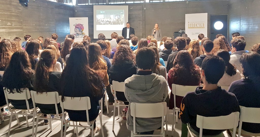 LiceoEuropeo's tweet photo. Diálogo empresario-alumnos promovido por el @frp_inicia | 1° Bachillerato #ProgramaInicia #Emprendimiento https://t.co/P2MFEBg1eh
