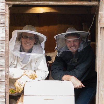 simplehives's tweet image. May we introduce: this is us, passionate beekeepers who want to simplify beekeeping with our SimpleHives App. #beekeeping #honeybee