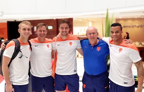 ErasmusMC's tweet photo. Orthopedisch chirurg Rien Heijboer #ErasmusMC neemt afscheid. Hij betekende veel voor de #topsport. Lees hier meer! https://t.co/sxg5c6wR7F https://t.co/ne8PFhTbeI