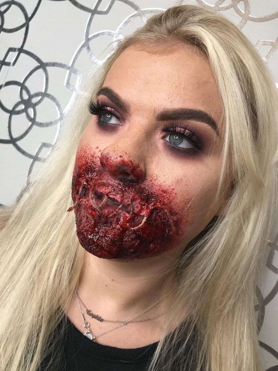millyymakeup1's tweet photo. #halloween #halloweenmakeup #mermaid #skull #zombie #manchester #makeup https://t.co/PkzjZ1AMcI