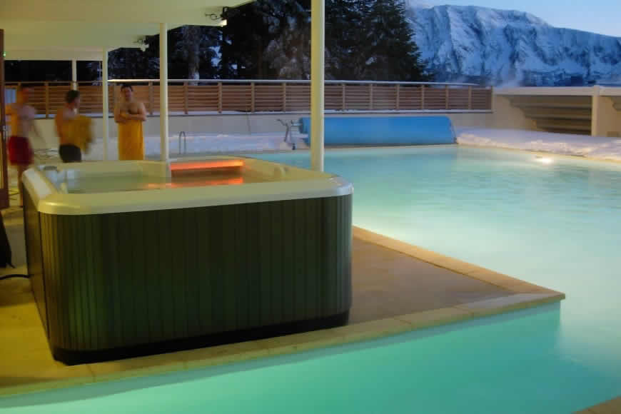 1 week #wintersport in Chamrousse, #Frankrijk met skipas en huur skimateriaal v.a 119 euro p.p!  sneeuwsport.info/aanbieding/cha… #chamrousse