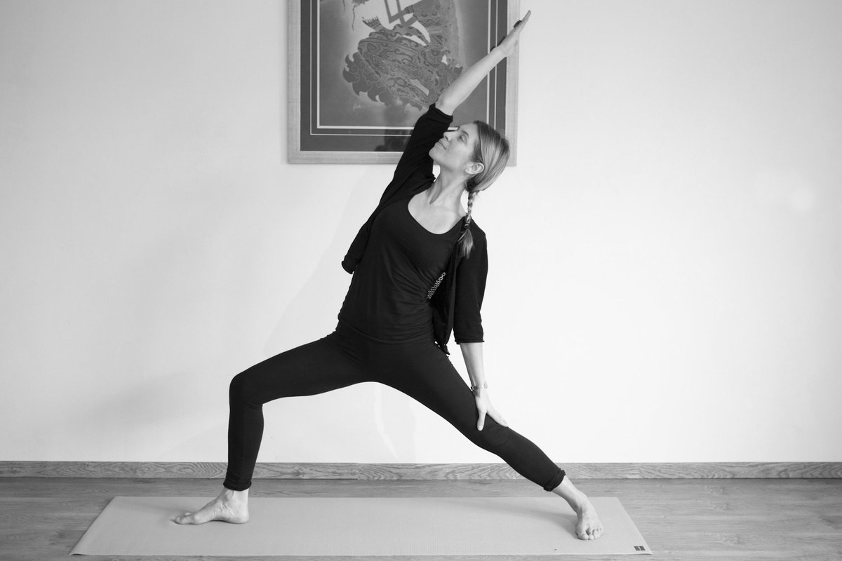 Reverse Warrior Posture-great for building strength in the legs &amp; opening up tight shoulders and backs #zenhen #yogahendo #yogaeverydamnday