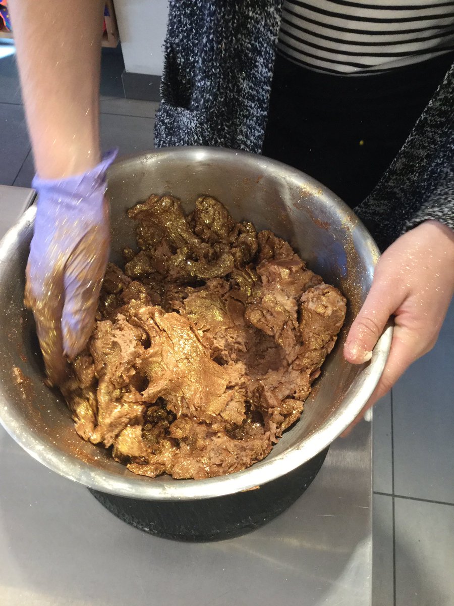 Today we will be making Sunnyside bubble bar between 12-2! 🌞come in and make your own! <a href="/Royal_Shopper/">Royal Victoria Place</a> #lush