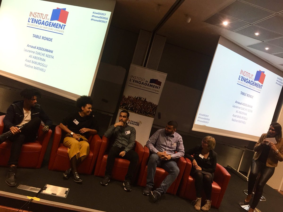 i_engagement's tweet photo. @BarretAnneFleur @groupeinseec @CampusEiffel @MartinHirsch @FEntreprendre @ArnaudAssoumani Lauranne, Ali, Azad (#PromoIDE2016) et Nadine (#PromoIDE2015) ont témoigné sur leur parcours et le soutien de l’Institut 💪🏼
#LiveIDE2017 https://t.co/T6P6p50pZs