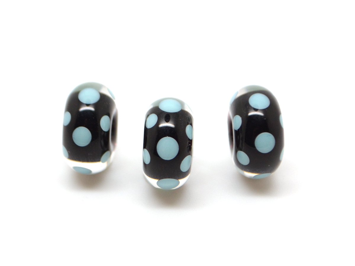 Kalivaribeads's tweet photo. Blaugrau beginnt der Tag ... #turtlebead #polkadots #grey #lampwork
https://t.co/kiEPhub0YE https://t.co/AM3L5GUQ4D