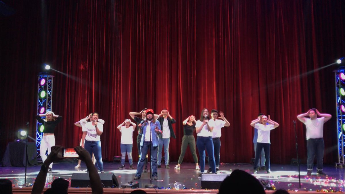 ustPTSOC's tweet photo. That was the PT department’s petmalung performance! 💙💛 #CRSGT2017 #PeoplesTsoice #PTmalu!!! https://t.co/nxUMiLN1nc
