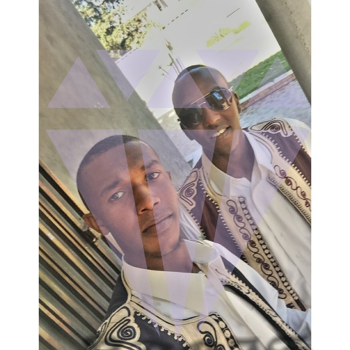 قال الله ﷻ 
﴿إن اللَّهَ وملَائِكَتهُ يُصَلّونَ على النّبي يا أيّهاالذين آَمنُوا صلواعَليْه وسلِّمُواتَسْليمًا﴾
#يوم_الجمعة