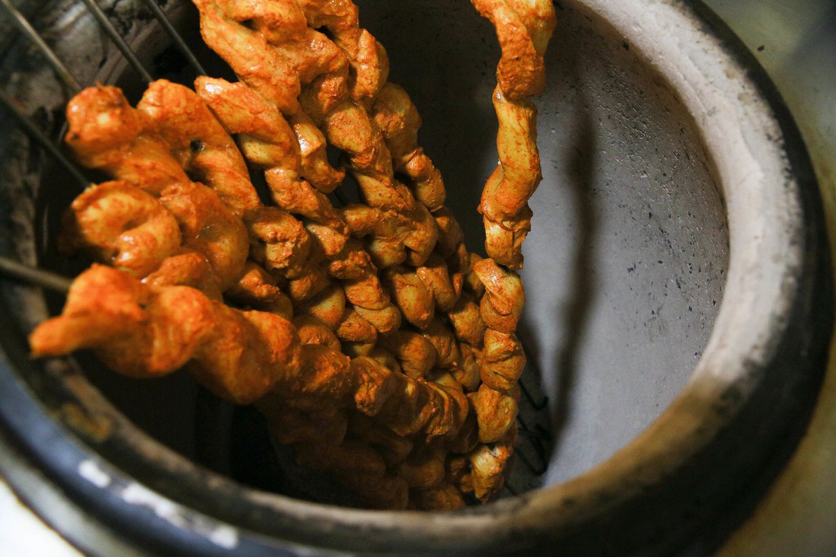 cocohp27's tweet photo. Chicken Tikka direct from the Tandoor to your plate.  🍗🍖
📞☏Call us 01844 346 100 / 01844 343 111
https://t.co/BaKdMNFyHJ https://t.co/6WX0vxxhDO