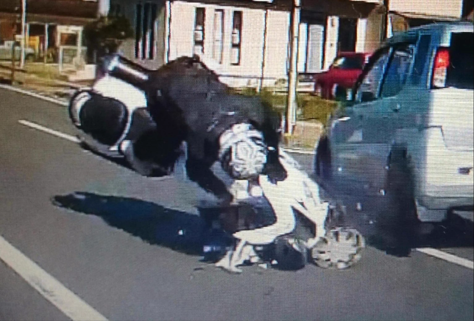 一番信頼できる？Amazon史上最も体を張ったレビュアーがこれｗｗｗ