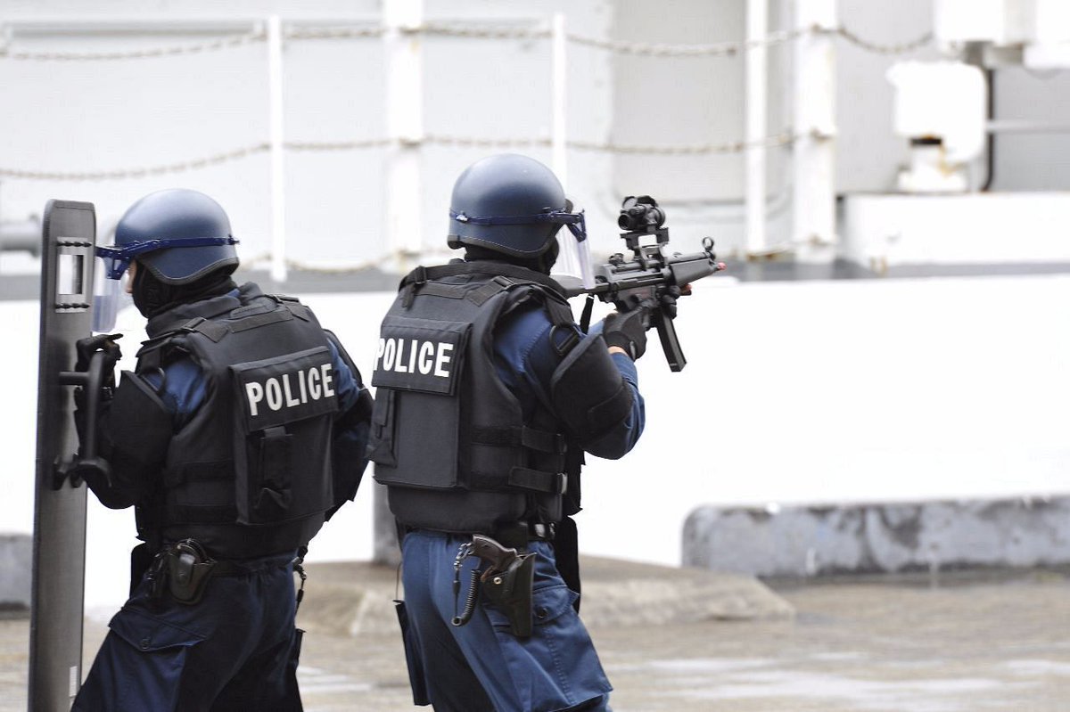 海保の特別警備隊が県警の銃器対策部隊と連携してテロリストを逮捕