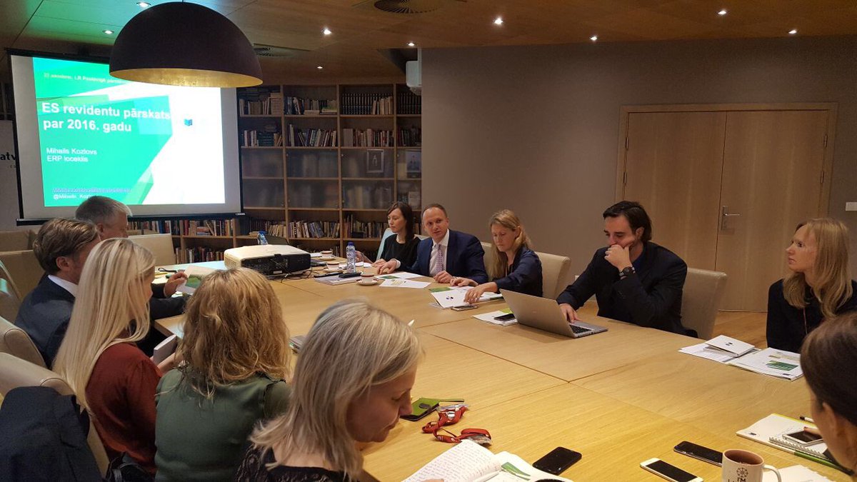 Mihails_Kozlovs's tweet photo. Plasha, vertiga un profesionaala viedoklju apmainja @LVinEU omuligajaas telpaas par @EUauditors #EUaudit2016 secinaajumiem. https://t.co/rZyzpxcxFJ