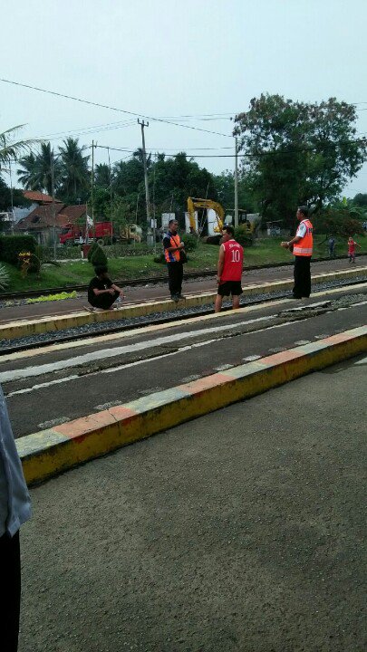 mang_itan's tweet photo. @ppkadaop2bd pada diskusi, kata bapak2 ini balast nya kayak kualitas jelek dgn keawetan  kira2 5bulan https://t.co/GBBGTRZCbH