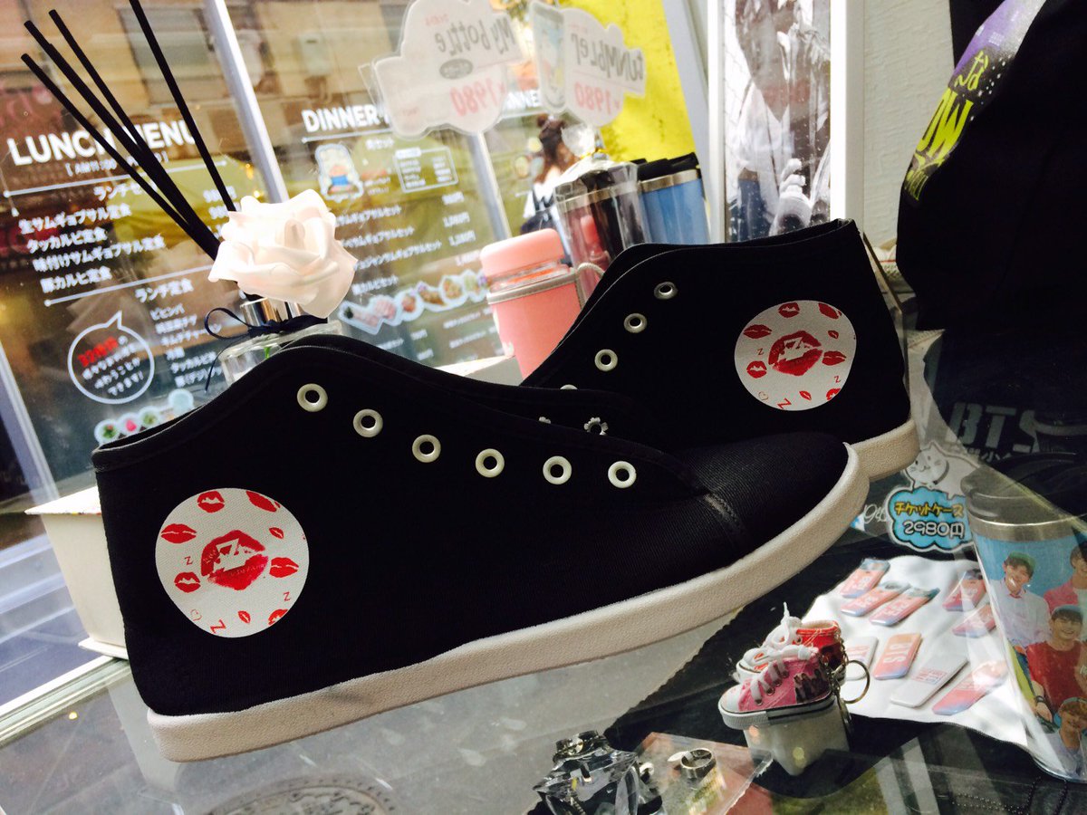 K Starグッズ ノラネコ製作所 グンちゃん スニーカー印刷 持ち込みスニーカーに新しいデザインで 刺繍 シートい入れで 文字 サイン何でも 00円から ご相談はline Noraneko0707 Lezgo Zikzin Jks Voyage チャングンソク 張根碩