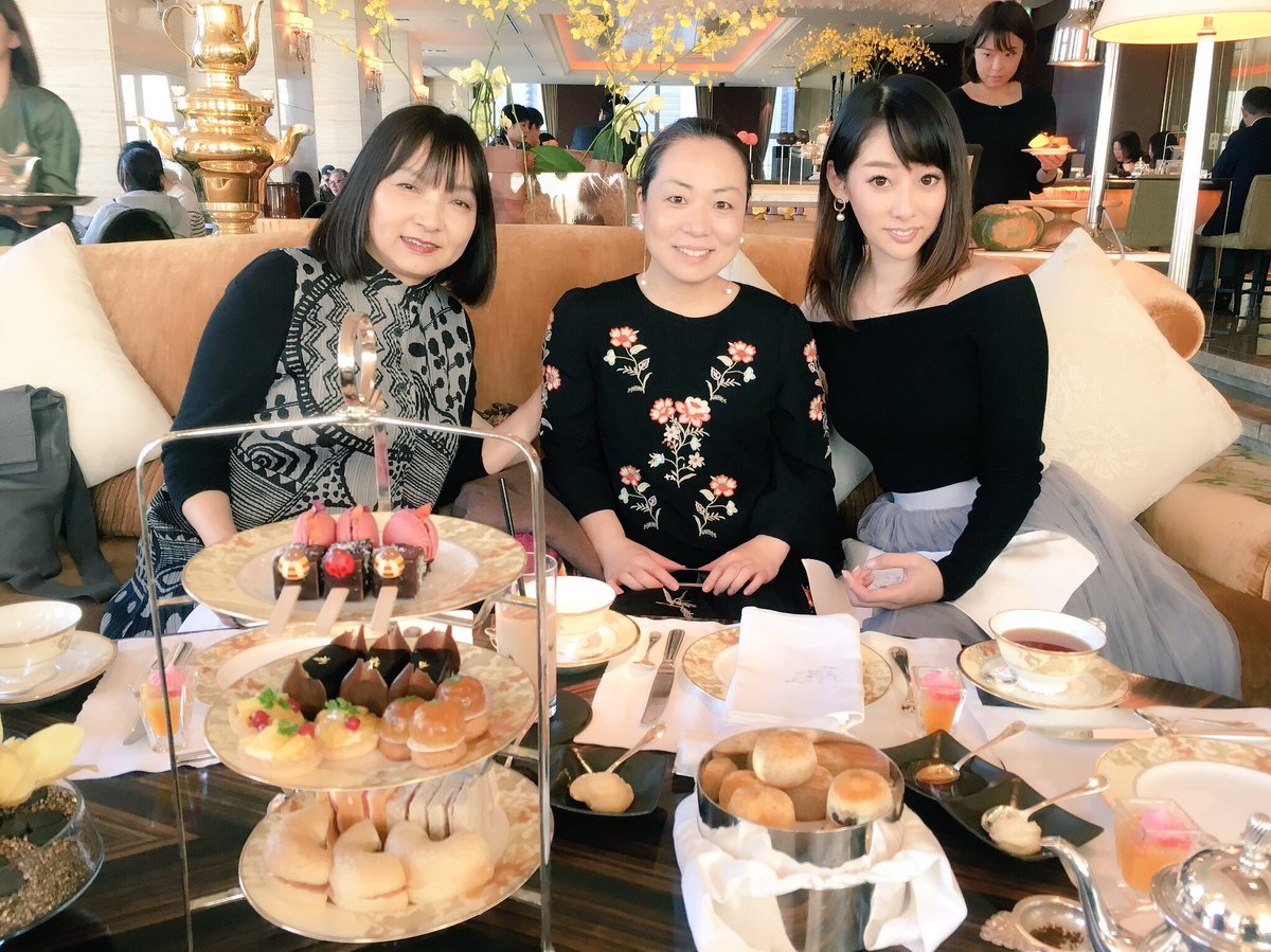 河瀬璃菜 りな助 در توییتر アフタヌーンティー女子会 以前 取材でアフタヌーンティーに行ってからハマっています 今日はシャングリ ラ アフタヌーンティーって敷居が高そうに感じるかもですが 意外とそんなことないんです 飲み物は飲み放題だし 少し高級 河瀬璃菜 りな助 در توییتر アフタヌーンティー女子会 以前 取材でアフタヌーンティーに行ってからハマっています 今日はシャングリ ラ アフタヌーンティーって敷居が高そうに感じるかもですが 意外とそんなことないんです 飲み物は飲み放題だし 少し高級