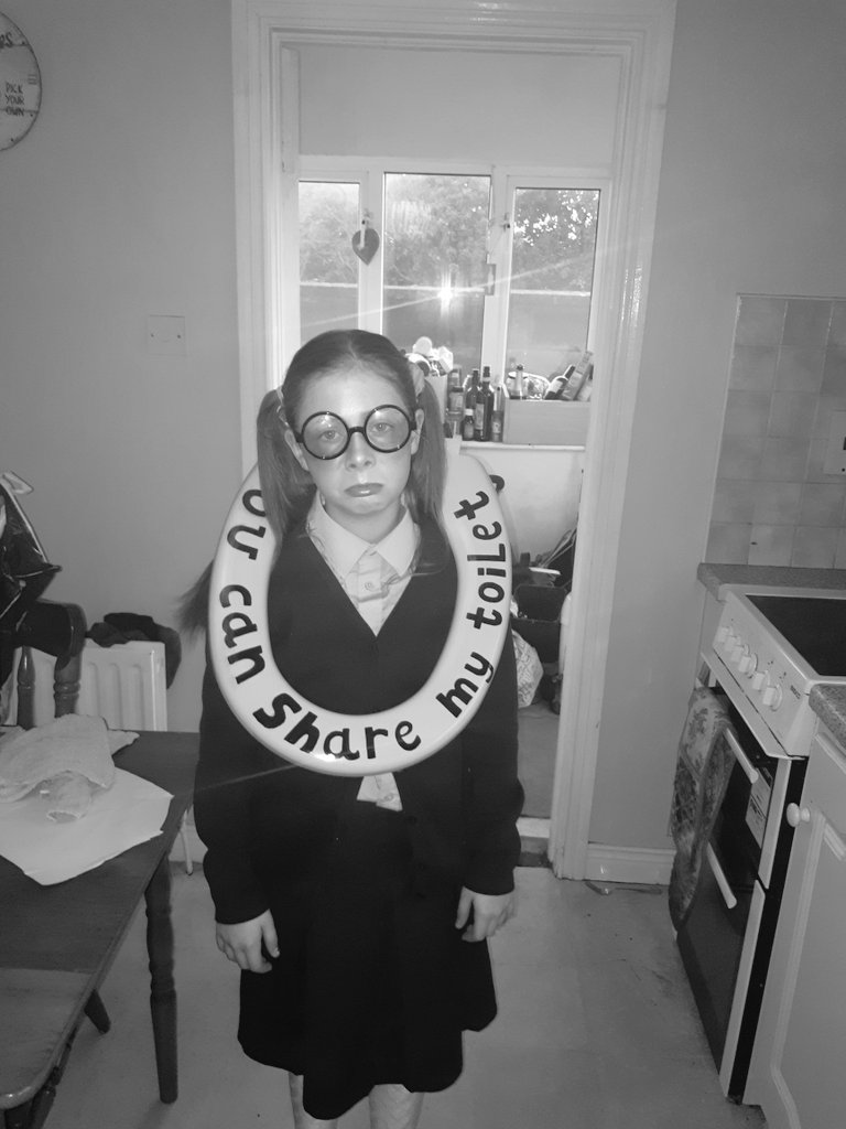SineadBrassil's tweet photo. Doireann ready for Halloween party at school moaning myrtle #HarryPotter20 #pottermad https://t.co/nMJdNGN0hf