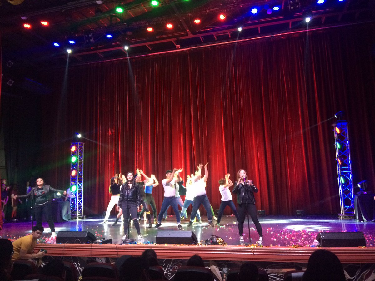 ustcrs_sc's tweet photo. The Physical Therapy Department performance! 💙💛 #PeoplesTsoice #CRSGT2017 https://t.co/hIUWIh9ulg