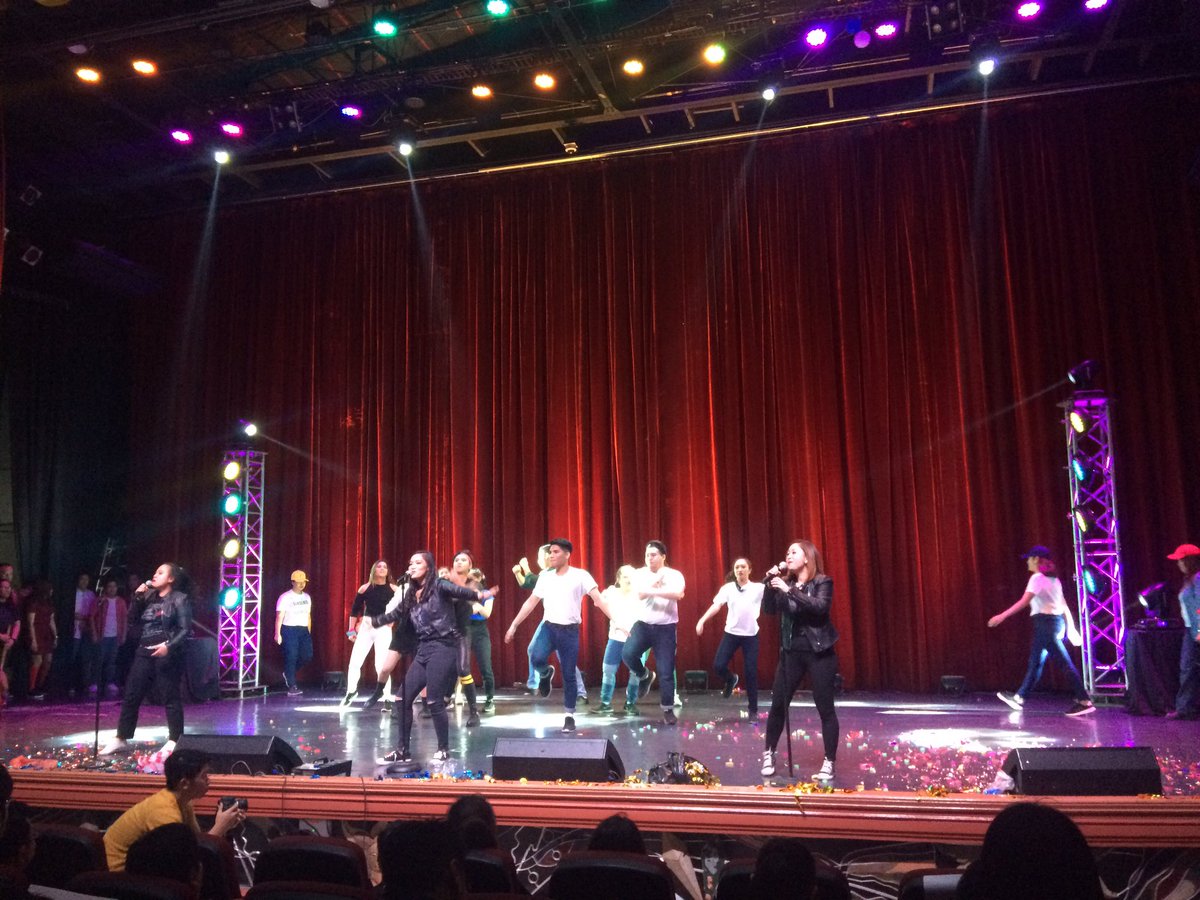 ustcrs_sc's tweet photo. The Physical Therapy Department performance! 💙💛 #PeoplesTsoice #CRSGT2017 https://t.co/hIUWIh9ulg