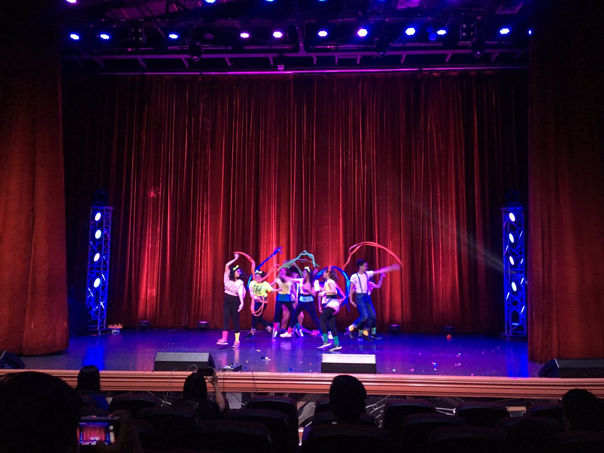ustcrs_sc's tweet photo. Occupational Therapy Department Performance! 💙💛 #CRSGT2017 #OTGoes80s https://t.co/kjvudSaPhH