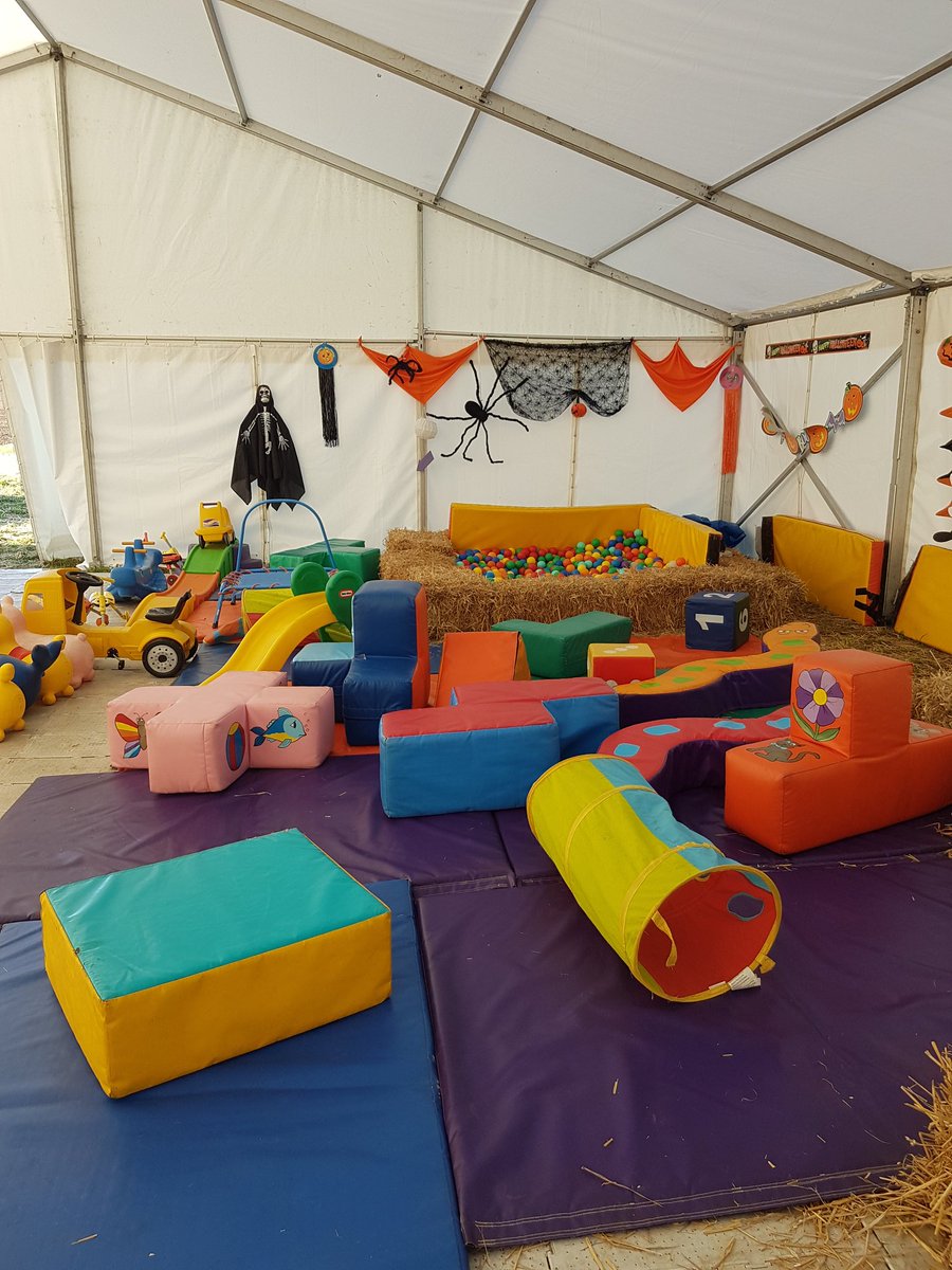 WombwellFarms's tweet photo. @PumpkinJim open for the day! Come down to the patch for a pumpkin! Make a day of it with the pumpkin cafe, soft play and football pitch! https://t.co/5eOR40vYks