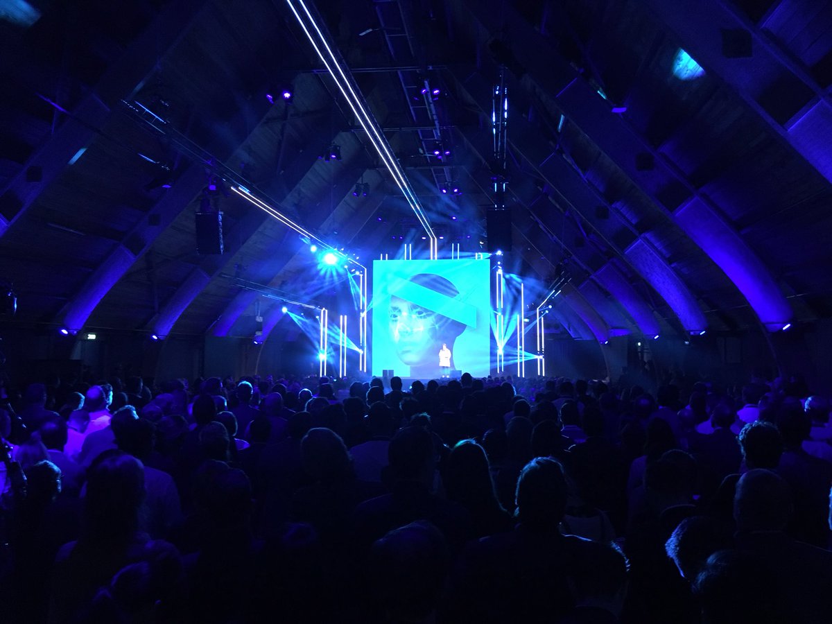 Corporates meet startups. On our stage. This should be really interesting. 
🎥 We are LIVE: a.iawards.nl/k7z6p #AIA17