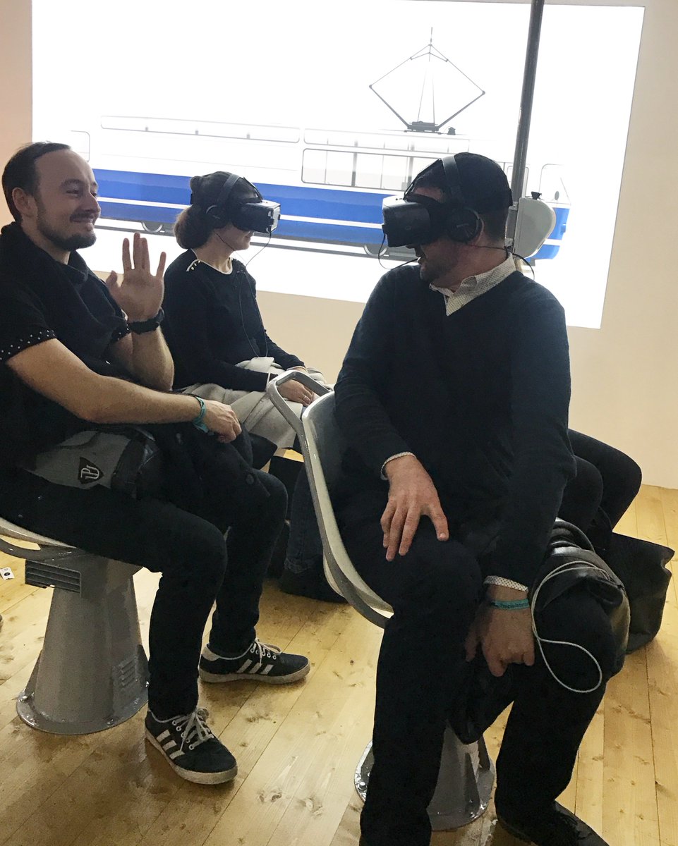 amic_cz's tweet photo. Čtvrtky jsou u nás ve znamení kultury, a tak jsme s amíky včera vyrazili načerpat inspiraci na #DesignBlok2017 #Amilife https://t.co/oQWfJvL8xp