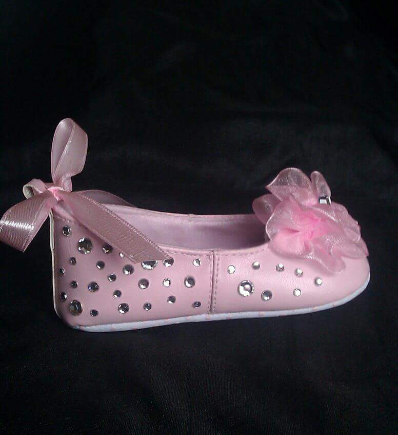 Adorable baby bling only £14.99 gift boxed. Ideal #christmas gift #ChristmasIsComing #giftideas #babyshoes #christening DM TO ORDER £14.99 🛒