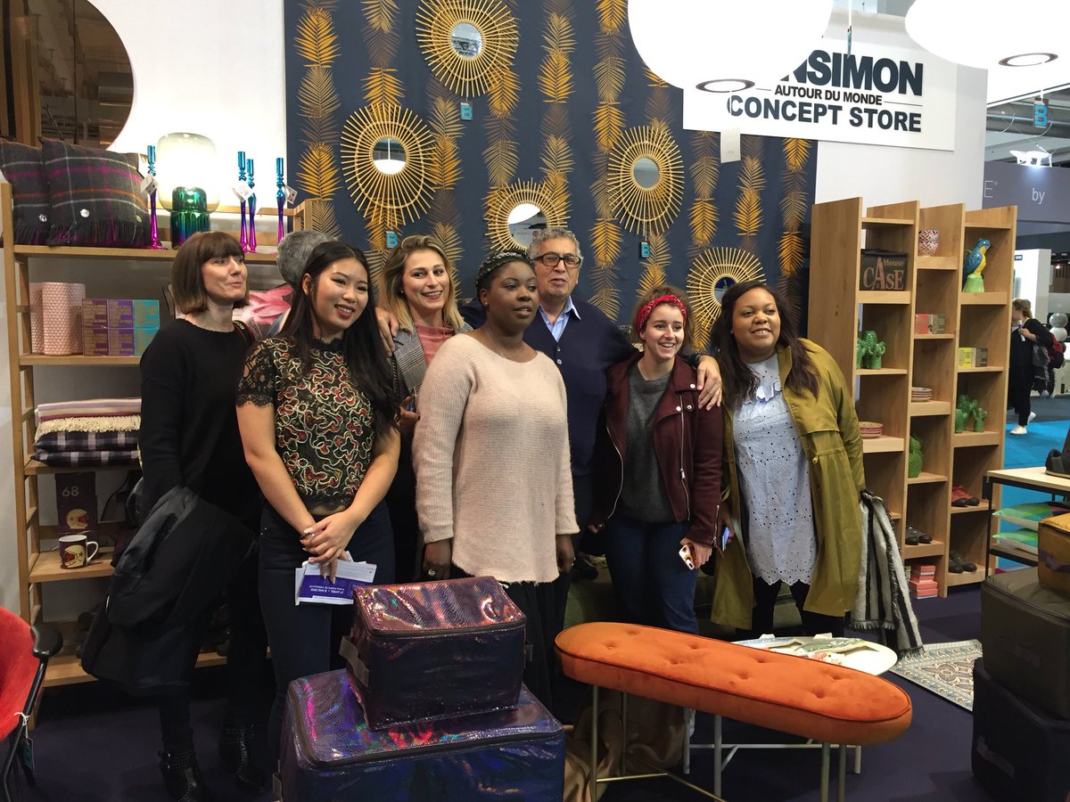 Les influenceurs accueillis par notre invité Maison Serge Bensimon au stand <a href="/bensimonbrand/">Bensimon Collection</a> #foiredeparis Hors-Série Maison 🙂#bensimon
