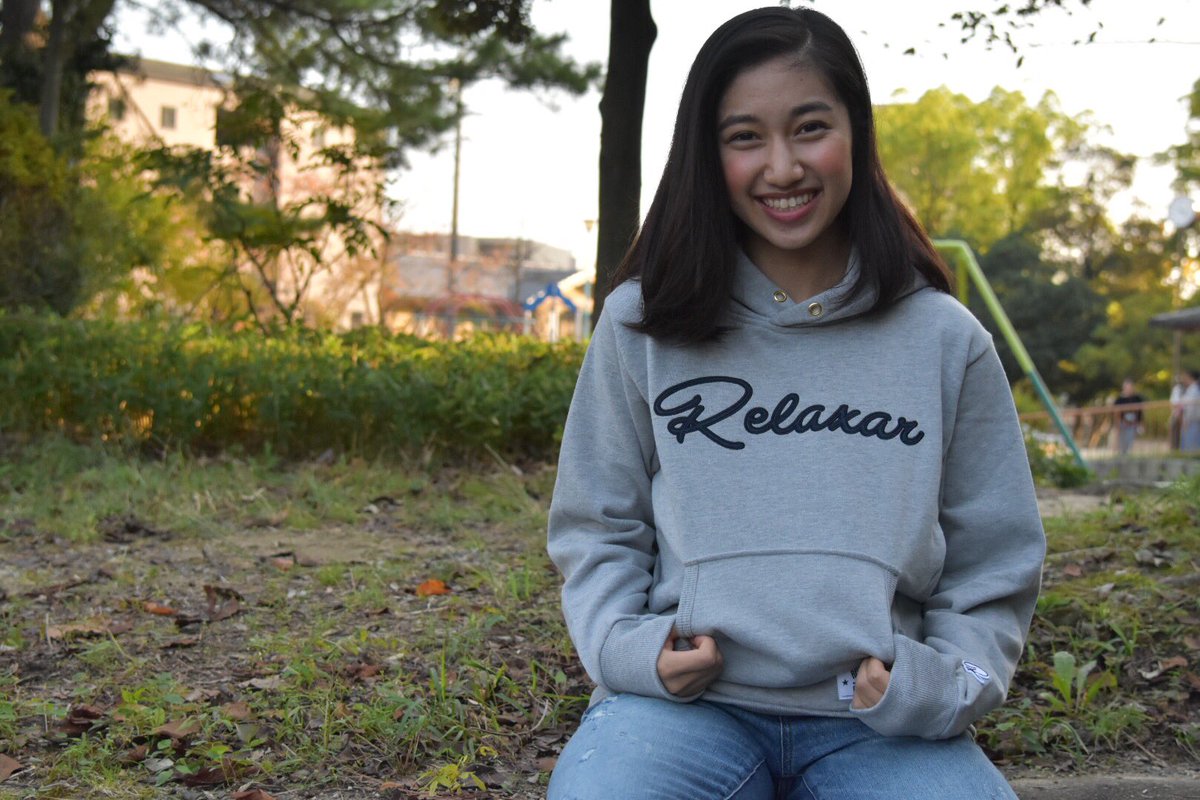 QuaspT's tweet photo. 本日モデルに来てくださった紙根聡子さん。元気で明るい方でした。
Relaxerのパーカーがよく似合います。
フードを被れば背中からRXの文字が出てきます。可愛いからかっこいいに大変身ですね

#Relaxer
#QUASP https://t.co/5T3nYeJWig