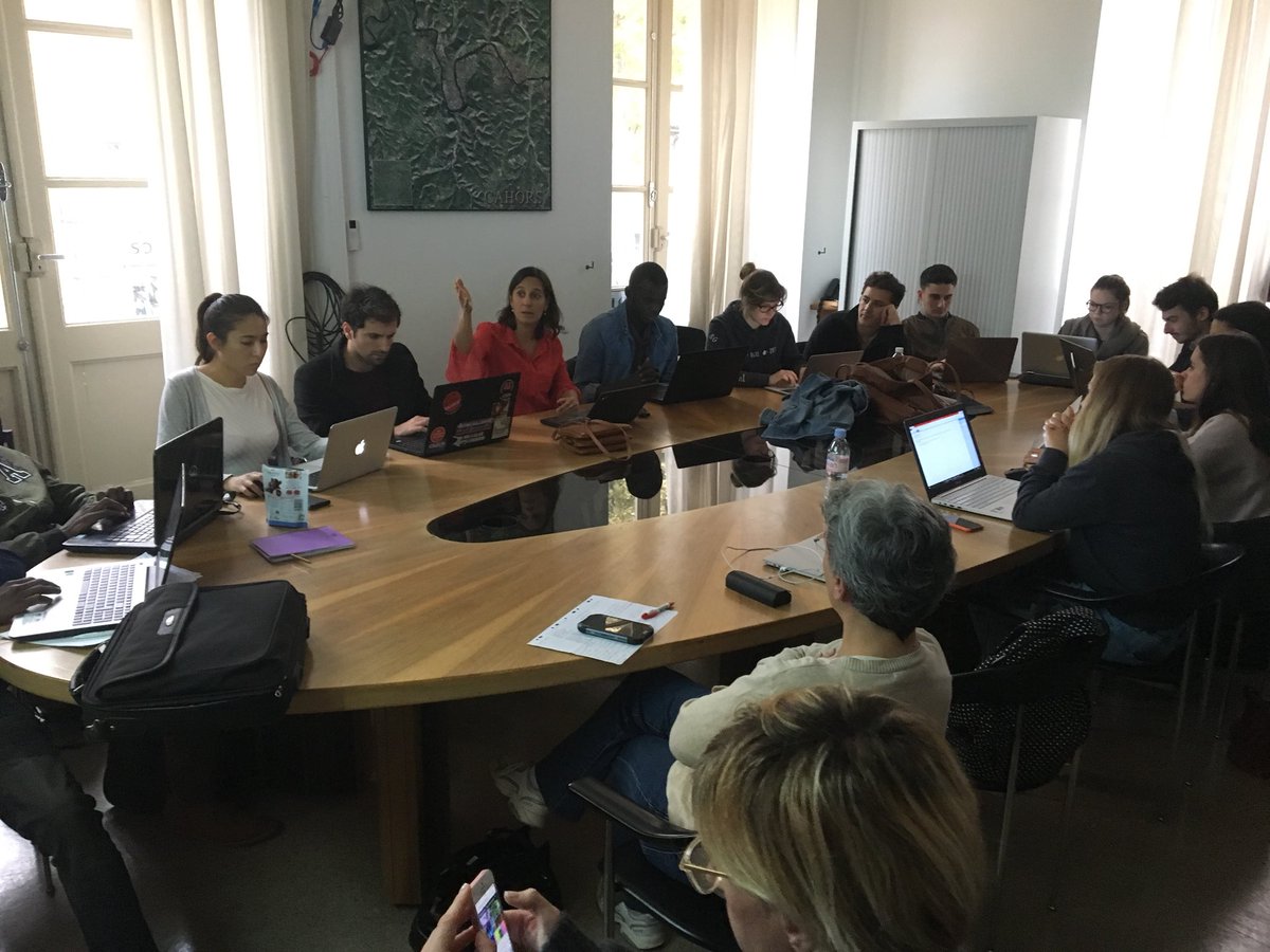 PatriceBocquill's tweet photo. @enedis_pyr_N @enedis fait plancher les étudiants #Ergastorm @i_ergapolis sur @SmartOccitania pour intégrer des Smart-grids dans la rue du Château du Roy @GRANDCAHORS https://t.co/6R6BqijldN
