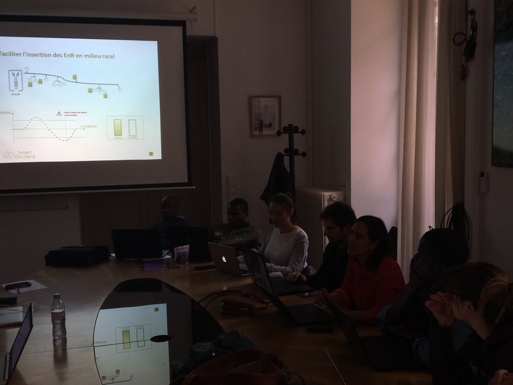 PatriceBocquill's tweet photo. @enedis_pyr_N @enedis fait plancher les étudiants #Ergastorm @i_ergapolis sur @SmartOccitania pour intégrer des Smart-grids dans la rue du Château du Roy @GRANDCAHORS https://t.co/d1twH0e0jP