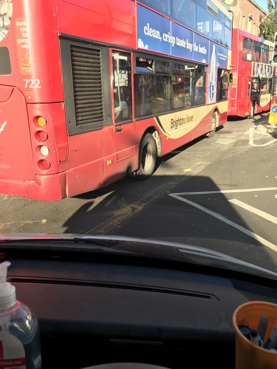GroundsmanGavin's tweet image. @BrightonHoveBus doing what they do best down London Road and blocking up all the no stopping grids #antisocial #welldriven ✊️💦💦