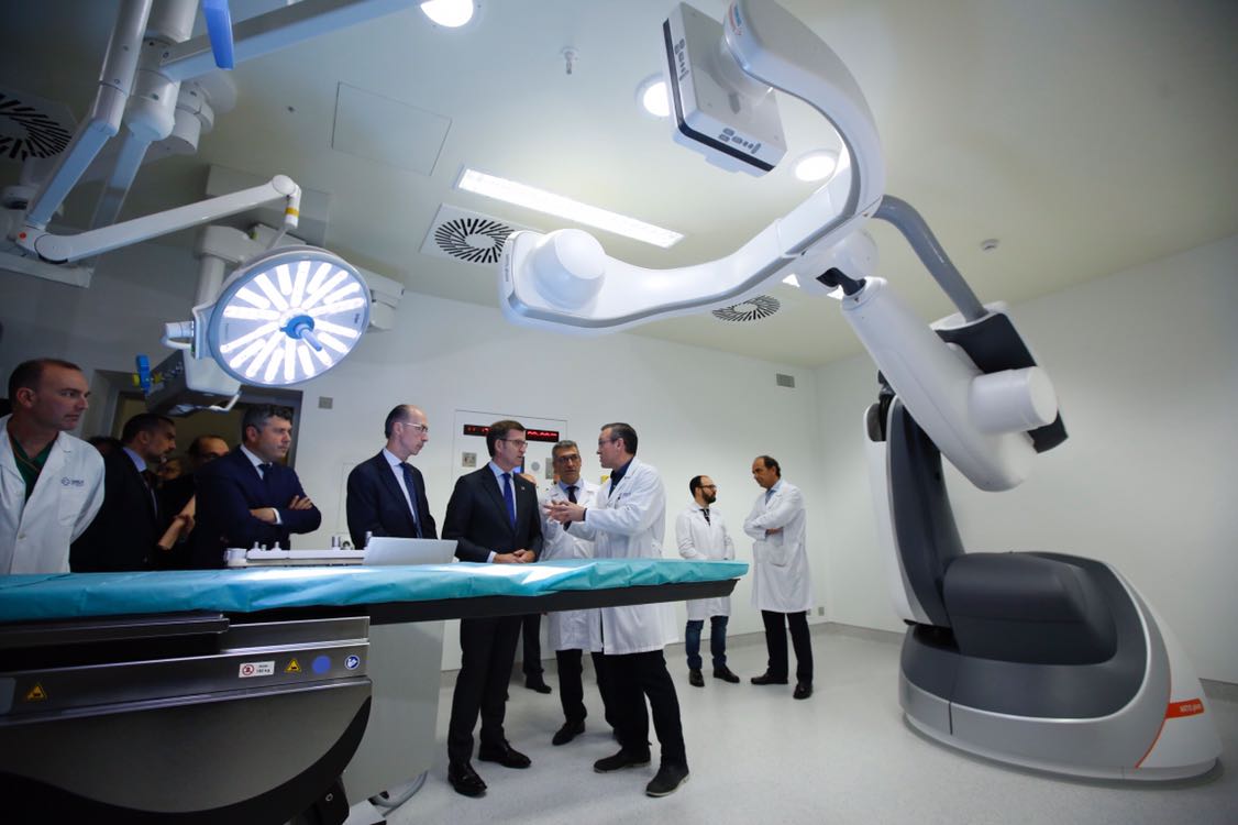 La nueva área quirúrgica del Chuac, que hoy inaugura @FeijooGalicia  cuenta con uno de los dos quirófanos híbridos que hay en España