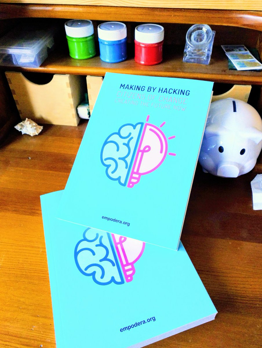 Nicuma3's tweet photo. Ya ha llegado mi ejemplar de #MakingByHacking!! Gracias @EMPODERA_org! Hay otro para @OpenLabMadrid! Adivináis quien está en la página 177? https://t.co/kqyWbFmieE
