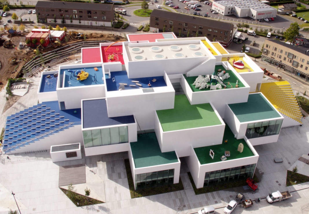 LoftChair's tweet image. BIG-Bjarke Ingels Group y #LEGO traducen la escala de sus piezas a escala arquitectónica con LEGO House goo.gl/ZpUVFX #FelizFinde